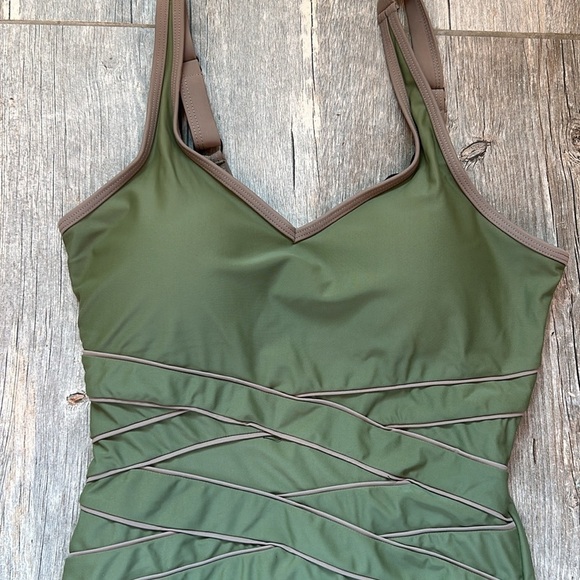 Other - Sea and sand Women’s green one piece bathing suit swim size 14 Padded